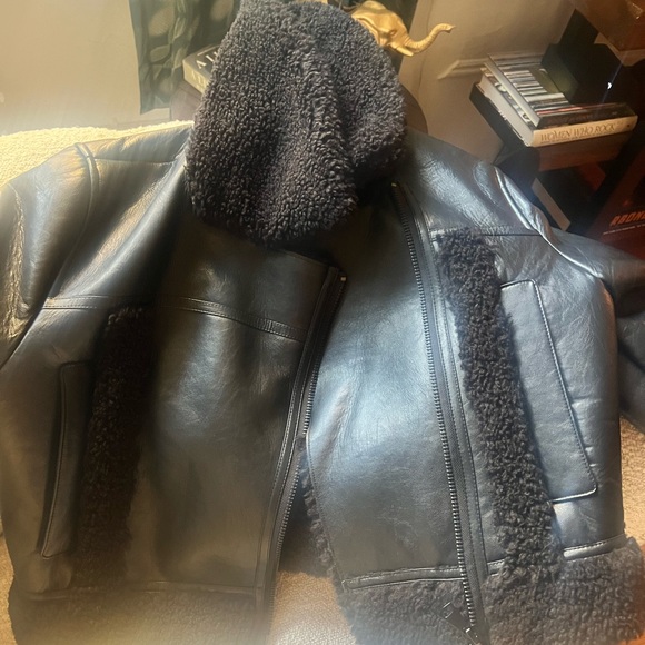 Apparis Black Shearling Jacket - Picture 5 of 6